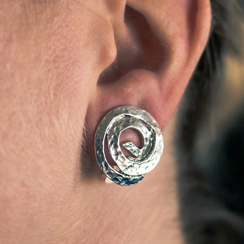 Swirl stud earrings